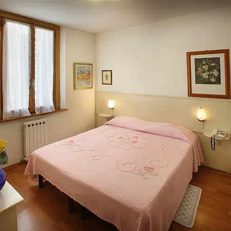 Szálloda Hotel Holiday Montecatini Terme